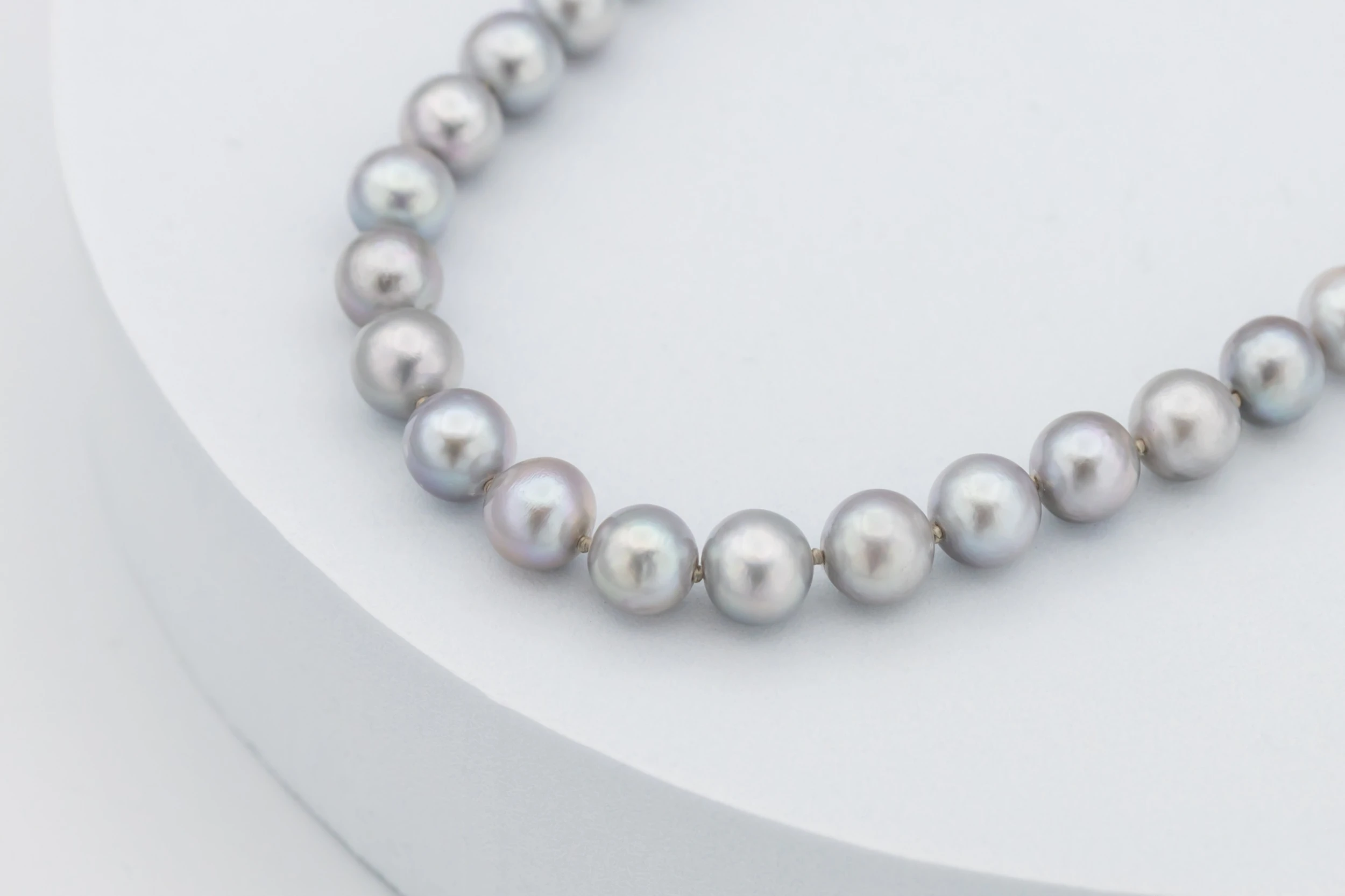9ct White Gold 8.0mm Coloured Freshwater Pearl Necklace