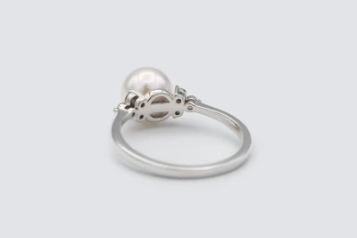 18ct White Gold Akoya Pearl and 0.15ct Diamond Ring Size N 1/2