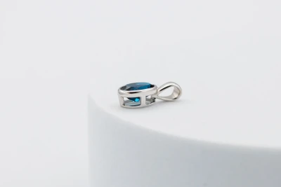 9ct White Gold Blue Topaz Oval Pendant