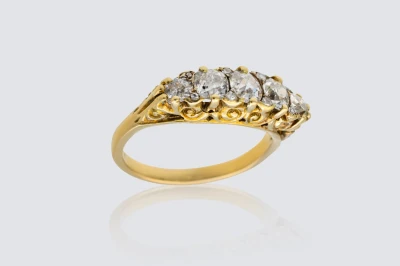 18ct Yellow Gold 1.20ct Graduated Five Stone Gypsy Style Diamond Ring Size P