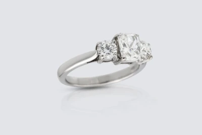 18ct White Gold 1.41ct Three Stone Diamond Ring Centre 0.86ct Size K